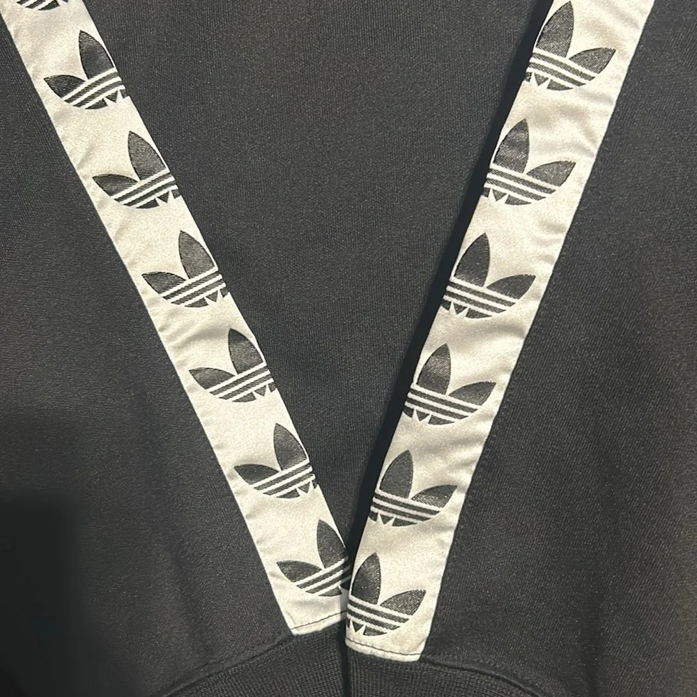 Adidas Sweatshirt - Picture 2 of 3